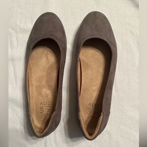 Naturalizer Women's Flexy Ballet Flats Slip On Shoes Gray/Taupe Suede 9 M